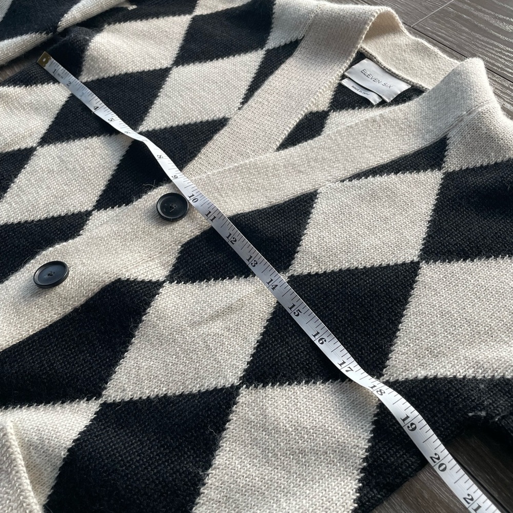 Chic Black and White Argyle Women's Alpaca Oversize Cardigan - Picture 5 of 5